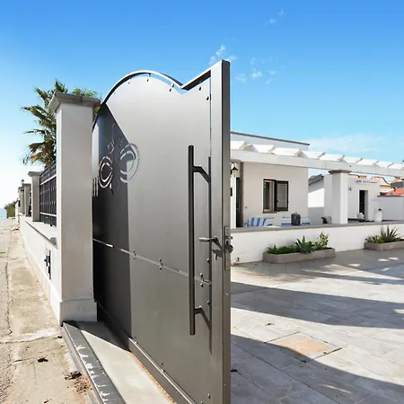 2 Bedroom Amazing In * Triscina